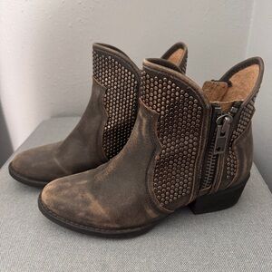 Circle G by Corral Studded Leather Booties